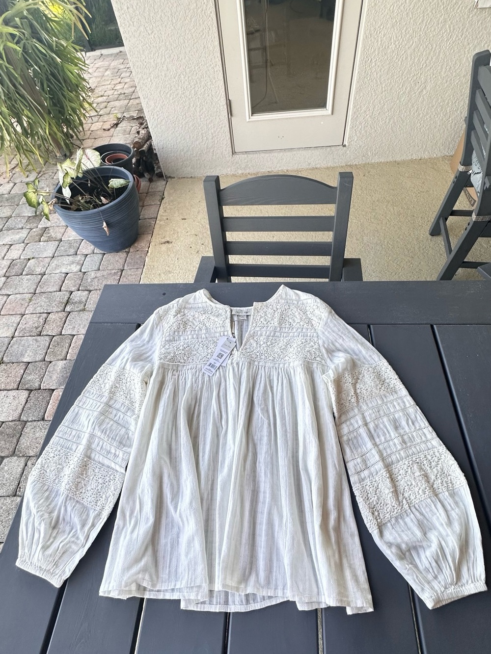 Charlie Paige Women's Embroidered Blouse - Unknown Brand Sz M ,100 %cotton